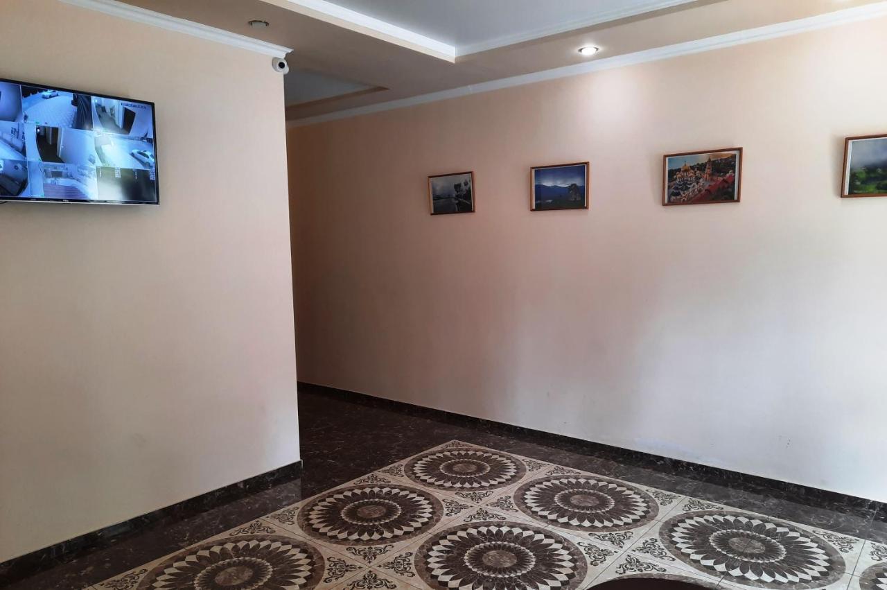Отель На Садовой Sukhumi Exterior foto